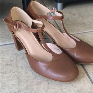 Brown heels size 9 Journee Collection